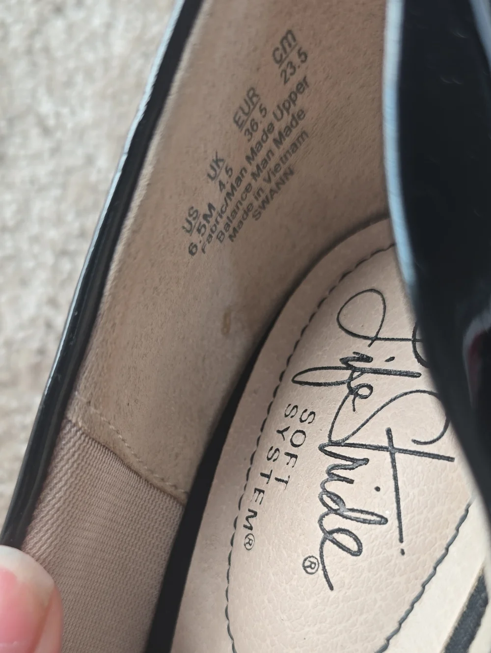 Like New LifeStride Soft System Black Faux Suede D’Orsay Heels Size 6.5